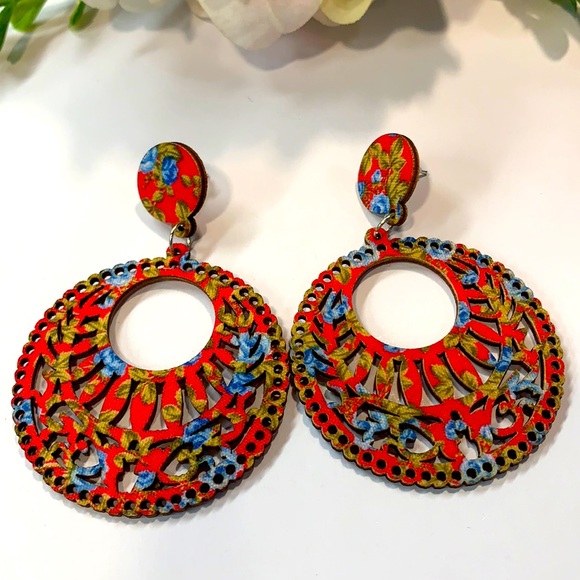 Jewelry - These floral print wooden earrings!